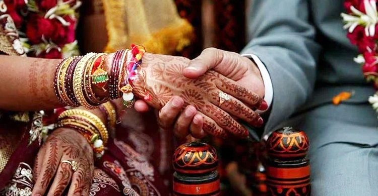 ভালোবেসে একসঙ্গে দুই বান্ধবীকে বিয়ে তরুণের