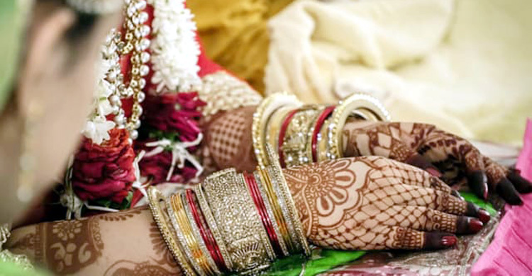 সাবেক প্রেমিককে দেখে বিয়ের আসর ছাড়ল কনে