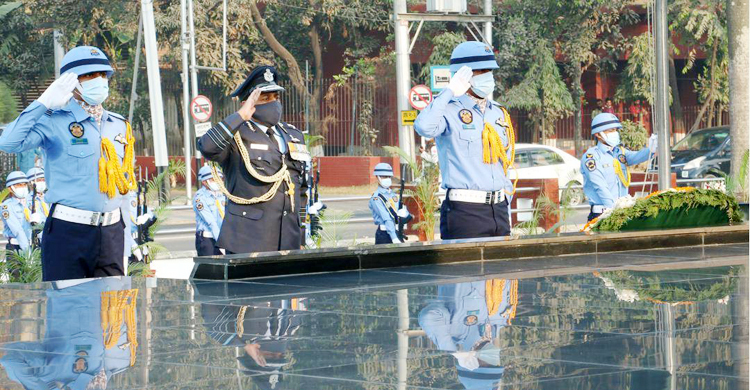 শিখা অনির্বাণে ভারতীয় বিমান বাহিনী প্রধানের শ্রদ্ধা