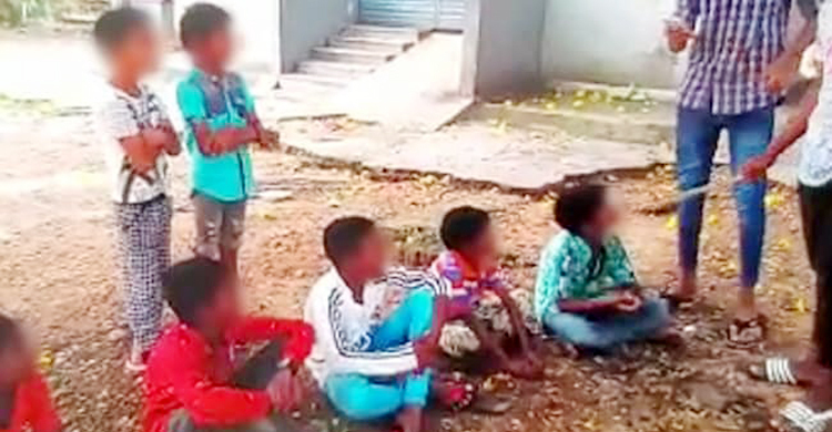 স্কুল ক্যাম্পাসে ধূমপানে বাধ্য করা হলো শিশুদের!