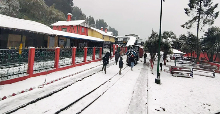 শীতে জবুথবু দার্জিলিং, ফের তুষারপাতের আশঙ্কা