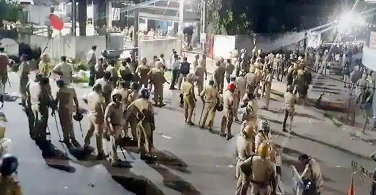 ভারতে আদানি বন্দরের বিরোধিতাকারী-পুলিশের মধ্যে সংঘর্ষ, আহত ৮০