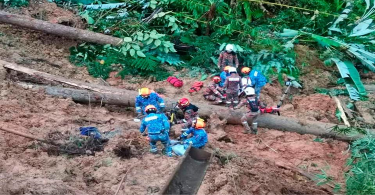 মালয়েশিয়ায় গভীর রাতে ভূমিধসে নিহত ২৪, নিখোঁজ অনেকে