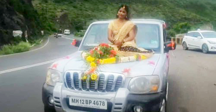 গাড়ির বনেটে বসে বিয়েতে যাওয়ায় কনে গ্রেফতার, ভিডিও ভাইরাল