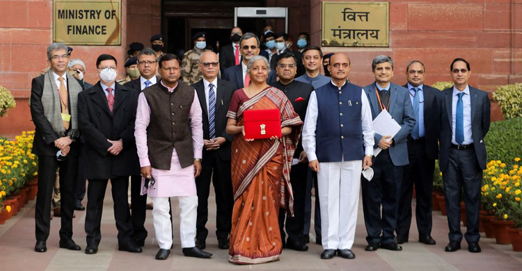 India goes on a spending spree to boost economic growth