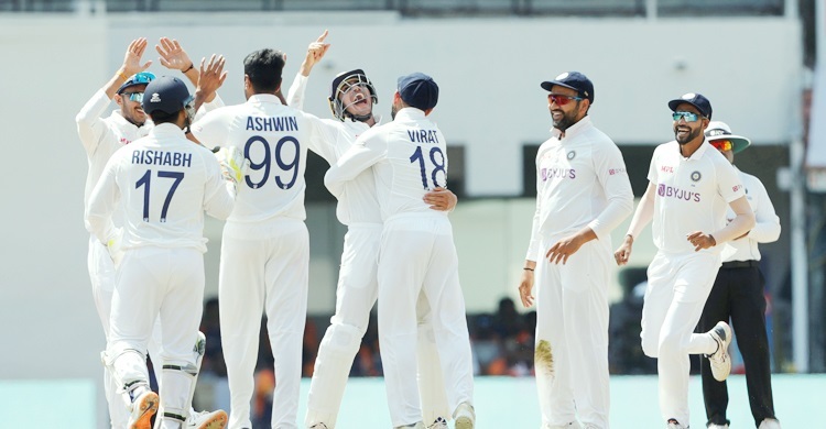 England bowled out, India lead by 195 runs