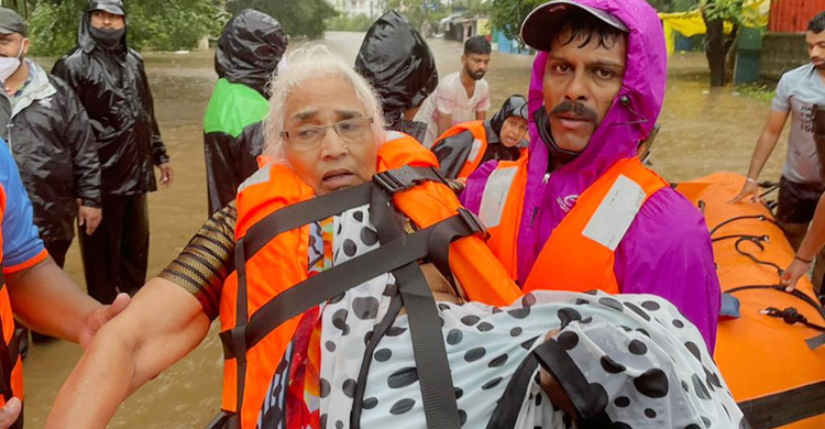 ভারতে ভারি বৃষ্টি ও ভূমিধসে নিহতের সংখ্যা বেড়ে ১১২