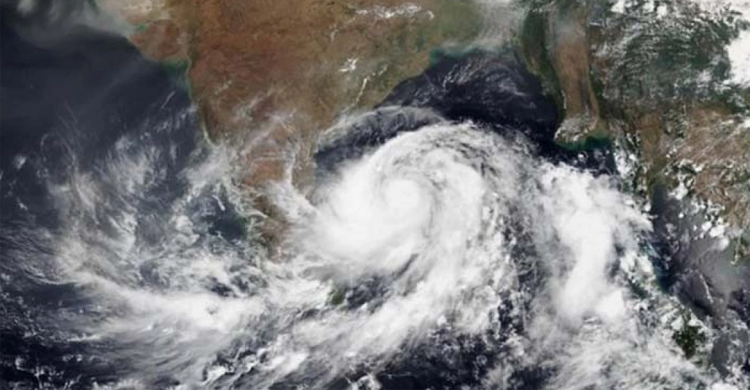 বঙ্গোপসাগরে চোখ রাঙাচ্ছে ঘূর্ণিঝড় মনদৌস