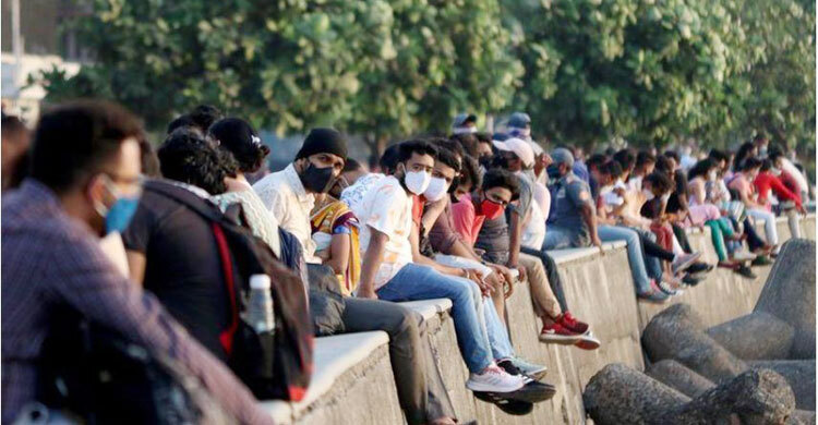 India reports 96,982 new coronavirus cases