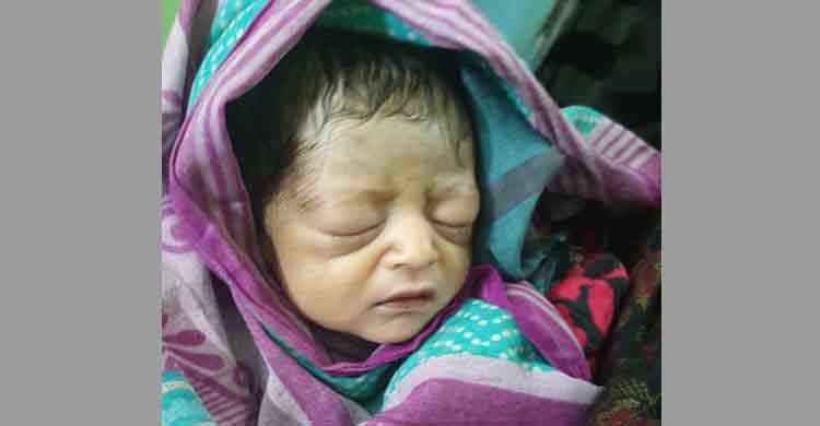 রাস্তার পাশ থেকে ফুটফুটে নবজাতক উদ্ধার