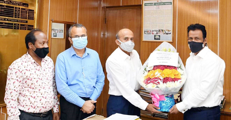 জনপ্রশাসন পদকে ভূষিত হওয়ায় তথ্যসচিবকে বিভিন্ন সংস্থার অভিনন্দন