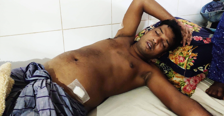 মনোনয়ন জমা দেয়ায় ভাতিজার পেটে ছুরি বসালেন প্যানেল মেয়র