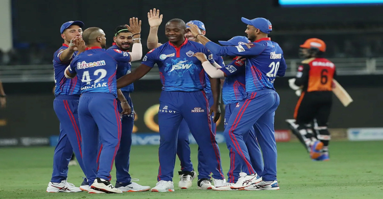 পাত্তাই পেলো না হায়দরাবাদ, সহজ জয়ে শীর্ষে দিল্লি