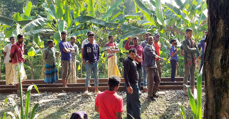 ঈশ্বরদীতে ট্রেনে কাটা পড়ে গৃহবধূর মৃত্যু