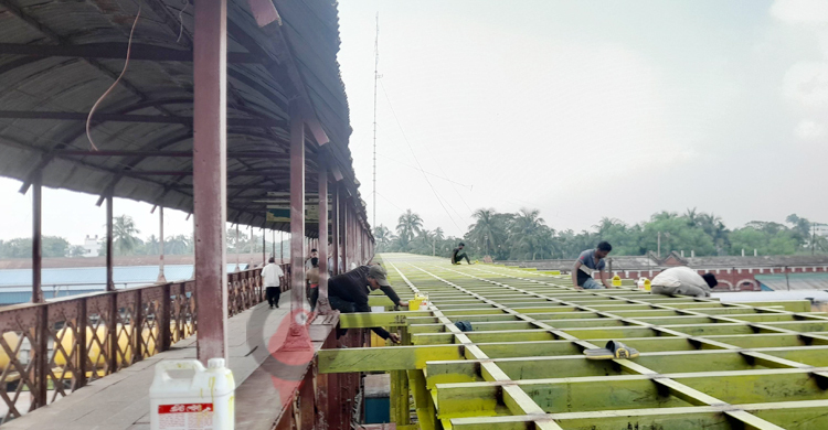 পূরণ হচ্ছে না ঈশ্বরদী স্টেশনে ফুটওভার ব্রিজে চলন্ত সিঁড়ির দাবি