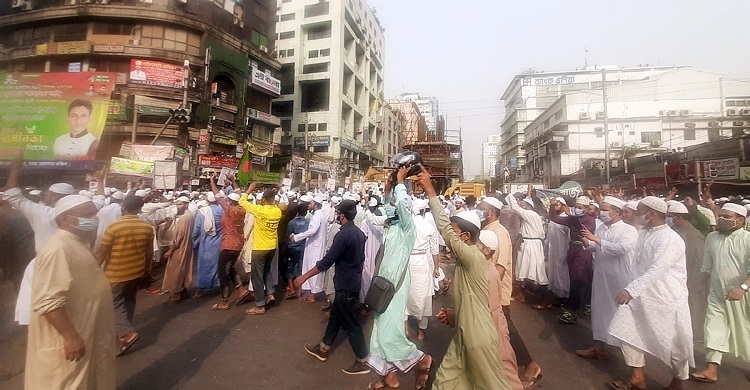 Islami Andolan's procession backing Hefazat's hartal