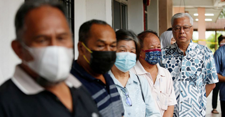 Malaysia faces hung parliament in tight election race