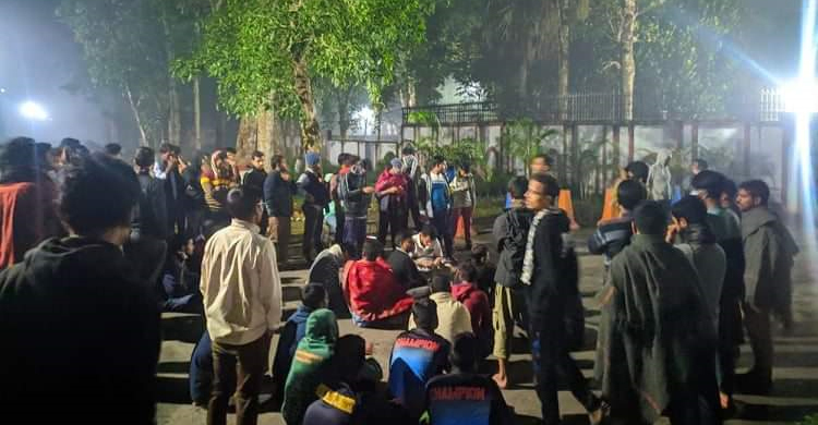 কর্মকর্তার নেতৃত্বে ইবি শিক্ষার্থীদের ওপর বহিরাগতদের হামলা
