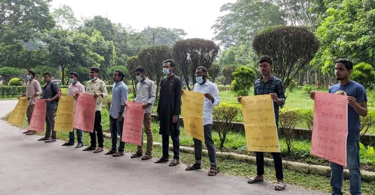 কেন্দ্রীয় কর্মসূচিতে হামলা, প্রতিবাদে ইবি ছাত্র মৈত্রীর সমাবেশ