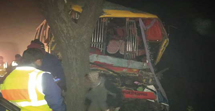 মধ্যরাতে দুর্ঘটনার কবলে ইবি শিক্ষার্থীবাহী বাস, আহত ৪০