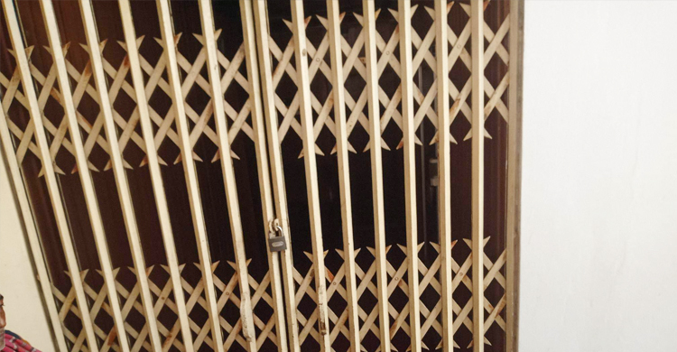 ভিসির কার্যালয়ে ফের তালা দিলেন ছাত্রলীগের সাবেক নেতাকর্মীরা