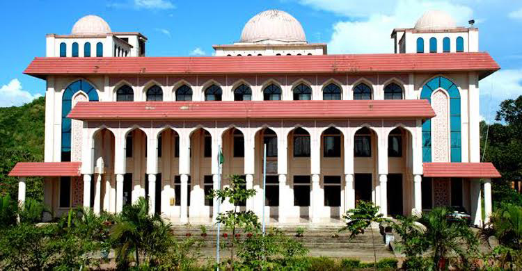 আইআইইউসির ৯ শিক্ষক-কর্মকর্তাকে অব্যাহতি