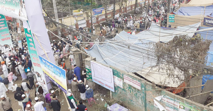 ইজতেমা ময়দানে মুসল্লিদের ঢল, বৃষ্টিতে দুর্ভোগ