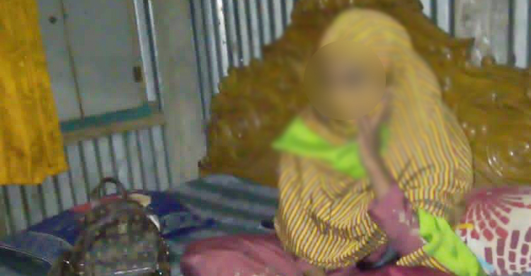 বিয়ের দাবিতে ঢাবি শিক্ষার্থীর বাড়িতে তরুণী