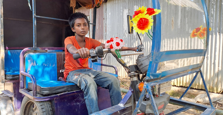 শিশু বাঁধনের পড়াশোনার দায়িত্ব নিলো ছাত্র অধিকার পরিষদ