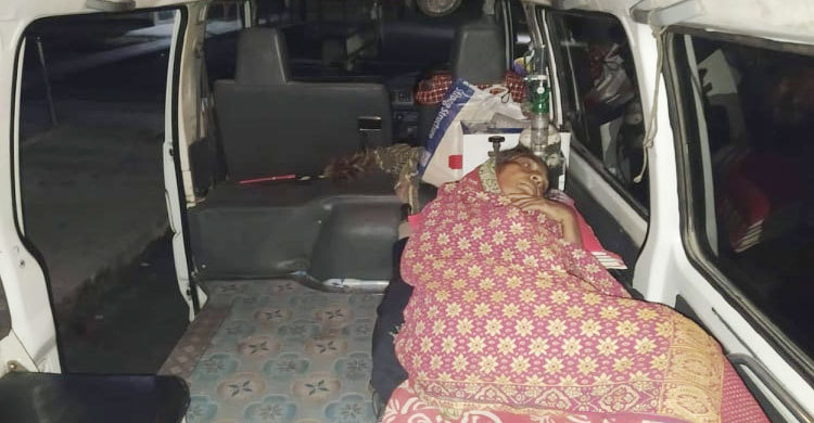 অসহায় খাদিজার চিকিৎসার দায়িত্ব নিলেন আওয়ামী লীগ নেতা