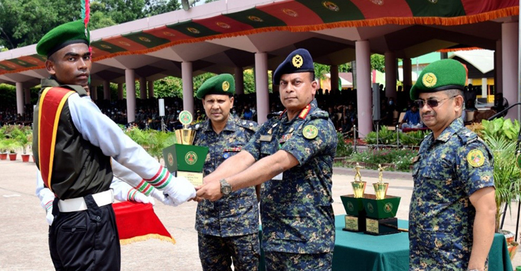 আনসার মৌলিক প্রশিক্ষণের সমাপনী কুচকাওয়াজ