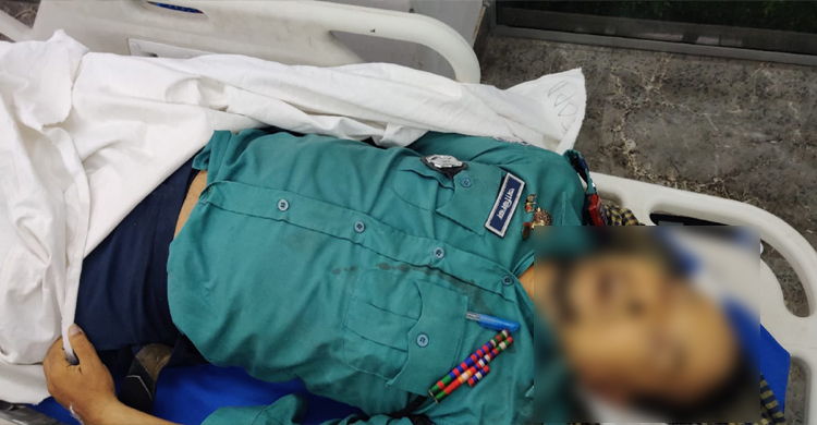 দায়িত্বরত অবস্থায় বাসের ধাক্কায় প্রাণ গেলো ট্রাফিক পুলিশের