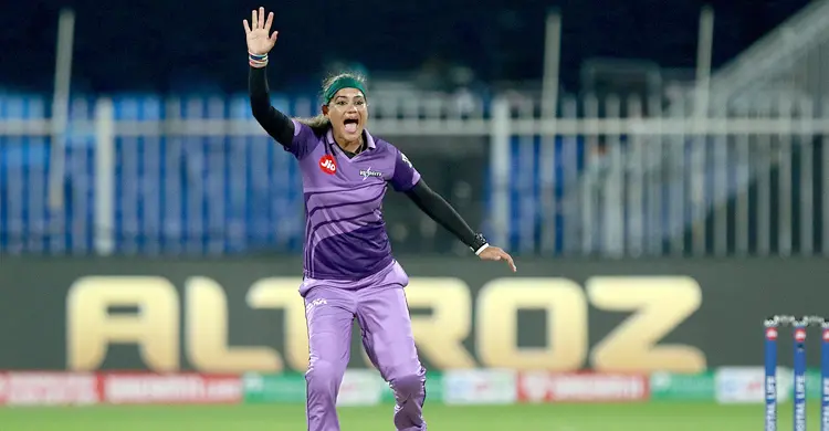 নারী আইপিএলে জাহানারার দুর্দান্ত বোলিং, পেলেন উইকেটও