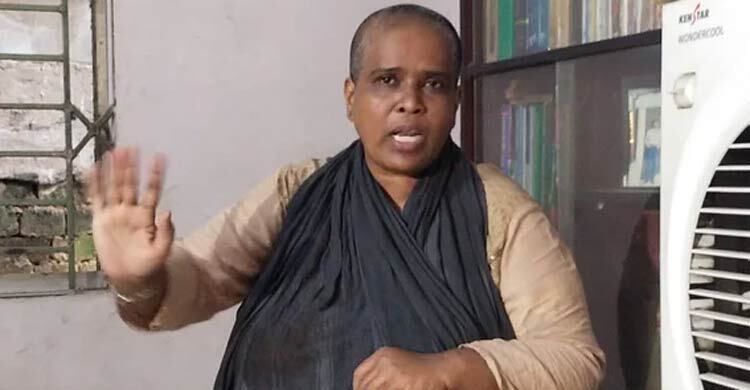 কাবাডি দলের ছাত্রীদের ‘মারধর’, মাথা ন্যাড়া করে প্রতিবাদ শিক্ষিকার