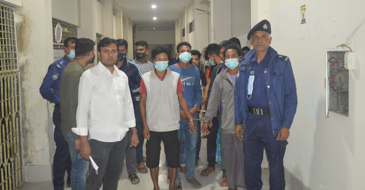 একই পরিবারের ৫ জনকে কুপিয়ে হত্যা: ২২ জন কারাগারে