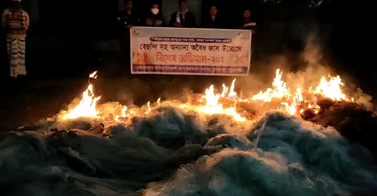 ২ লাখ মিটার কারেন্ট জাল পেড়ালো নৌ-পুলিশ