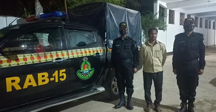 কক্সবাজারে ৮৫ বাংলাদেশি পাসপোর্টসহ যুবক আটক