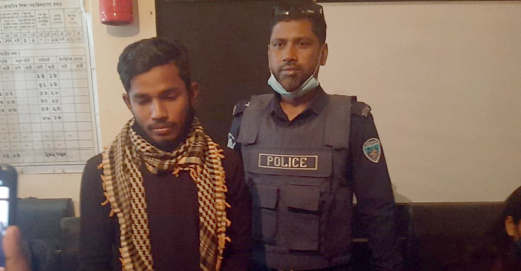 প্রবাসীর ভোট দিতে এসে ধরা পড়লেন তরুণ