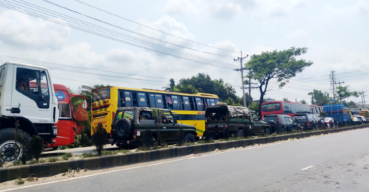 ঢাকা-চট্টগ্রাম মহাসড়কে ১৫ কিলোমিটার যানজট