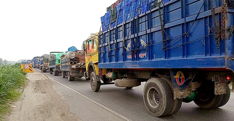 টাঙ্গাইল-বঙ্গবন্ধু সেতু মহাসড়কে ২০ কিলোমিটার যানজট
