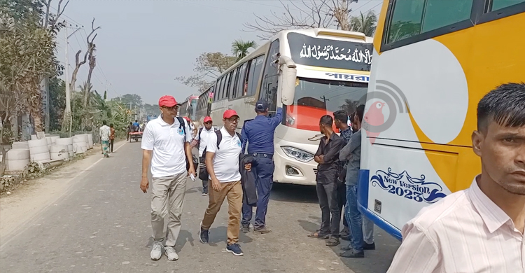 কুয়াকাটায় ঢুকতে ৭ কিলোমিটার যানজট, দুর্ভোগে পর্যটকরা