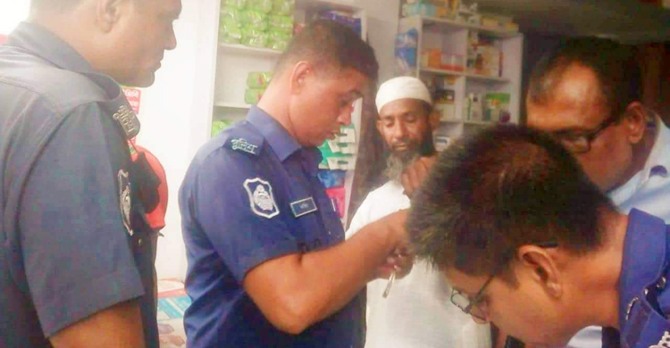 ঘুমের ইনজেকশন না পাওয়ায় ফার্মেসিতে আগুন দেওয়ার চেষ্টা