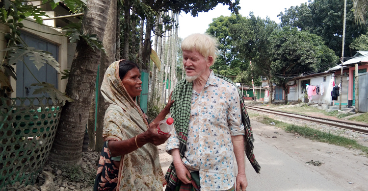 ভালোবাসার ৩৩ বছর প্রতিবন্ধী দম্পতির