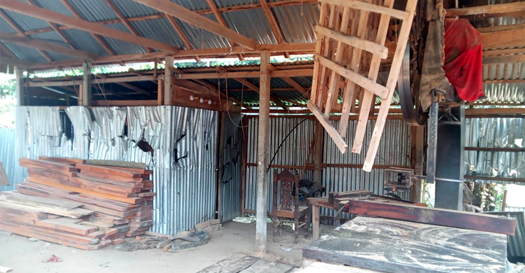 জামালপুরে স্বতন্ত্র প্রার্থীর সমর্থকদের বাড়িঘর ভাঙচুর-লুটপাট