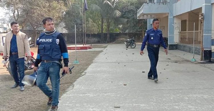 সরিষাবাড়ীতে পুলিশের ওপর হামলার ঘটনায় মামলা