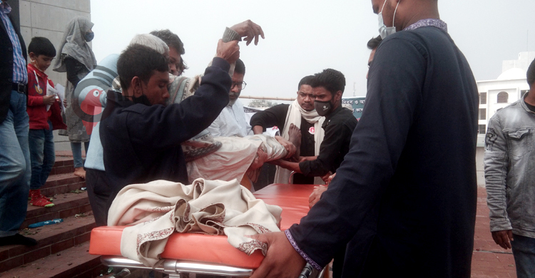স্ট্রেচারে শুয়ে শহীদদের শ্রদ্ধা জানালেন ভাষাসৈনিক কয়েস উদ্দিন