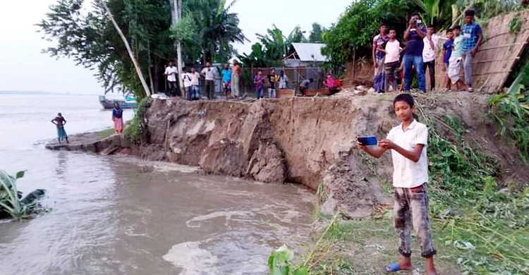 জামালপুরে যমুনার পানি বাড়ছে, তীর রক্ষা বাঁধে ধস