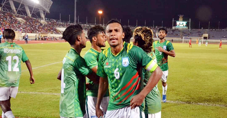 শতভাগ মনোবল নিয়েই ওমানের বিরুদ্ধে খেলতে নামবো : জামাল ভূঁইয়া