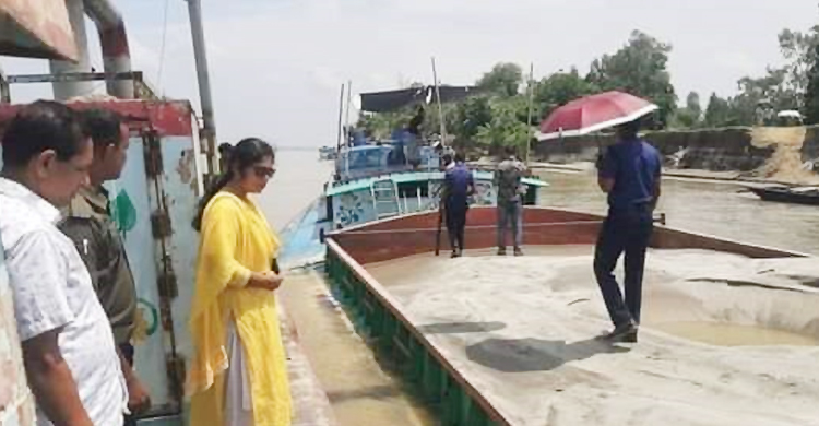 ড্রেজার দিয়ে বালু তোলায় ৭ লাখ টাকা জরিমানা