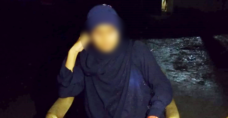 প্রেমিককে বিয়ের দাবিতে তিনদিন ধরে অবস্থান তরুণীর